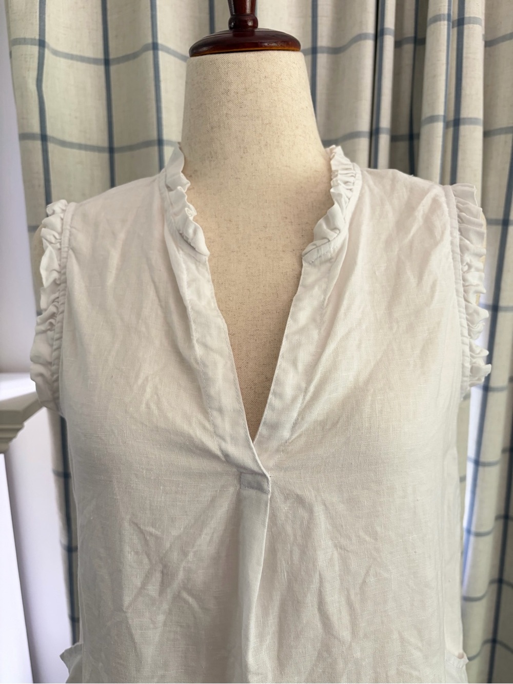 Linen For Cynthia V-neck Ruffle Sleevless Tunic Top - Picture 7 of 11